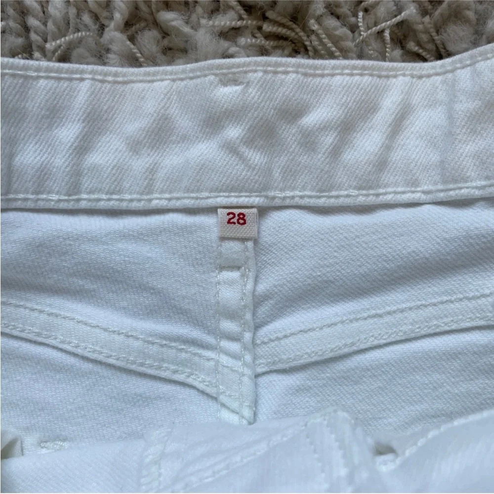 Levi’s white Bermuda cuffed denim shorts / jorts - Size 28